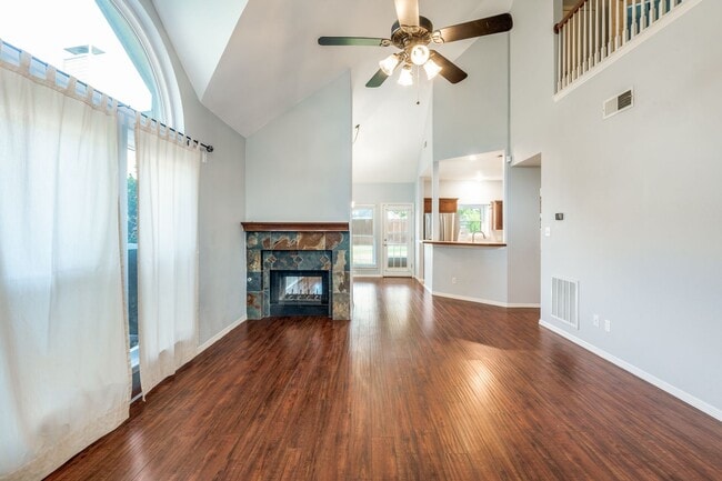 Building Photo - Updated 3 Bed, 3 Bath in N. Carrollton.