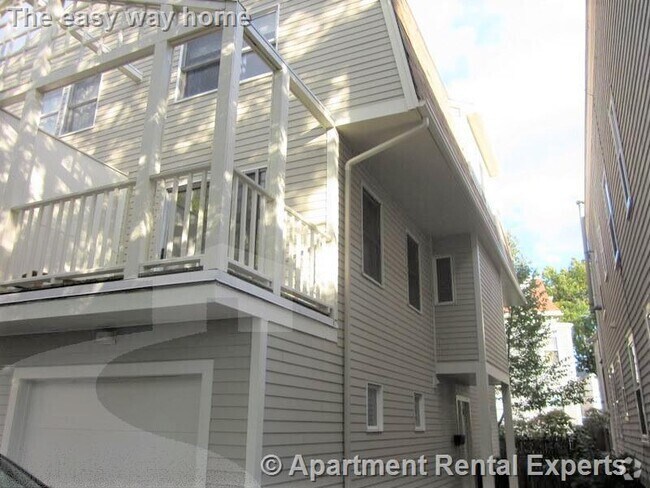 Building Photo - 44 Union St Unit B Rental