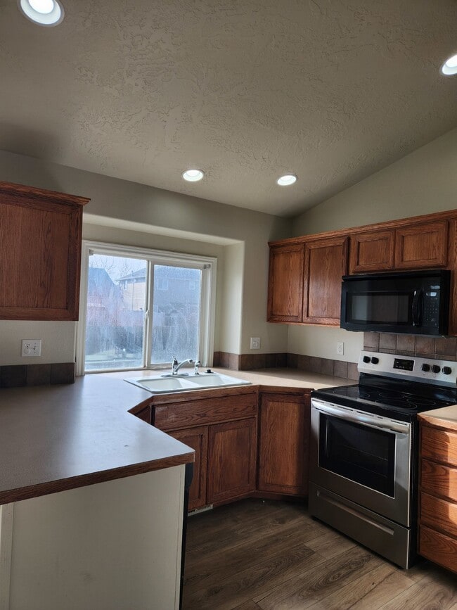 "Charming 4-Bedroom Boise Retreat with Cozy Fireplace and Spacious Living!"