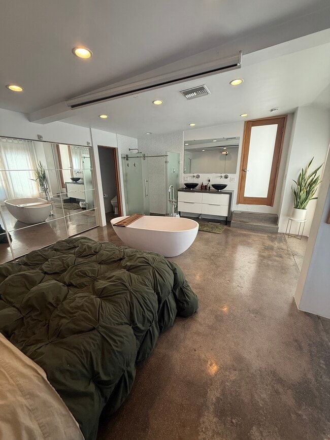 Photo - 4919 Klump Ave