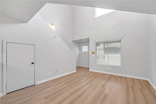 Photo - 555 Roxella Ln