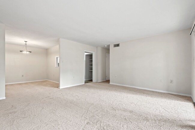 Photo - Bolinwood condo available mid-June!! 3 beds, 2 baths in GREAT location in Chapel Hill!