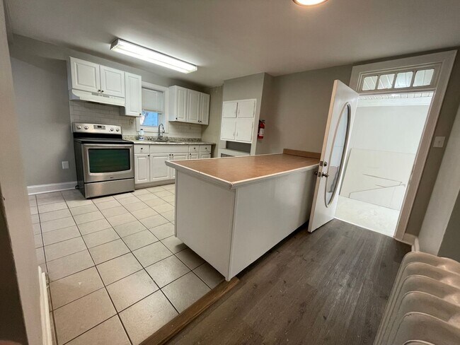 Photo - Newly Renovated 3 Bed, 1.5 Bath in Fairview!