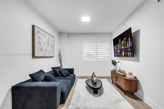 Building Photo - 3728 NW 19th Ave Unit 304