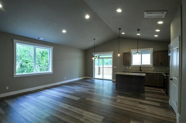 Photo - 253-255 NW Douglas St Unit 255