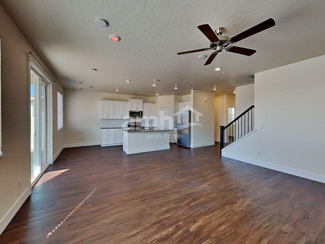 Photo - 1389 E Ludlow Dr