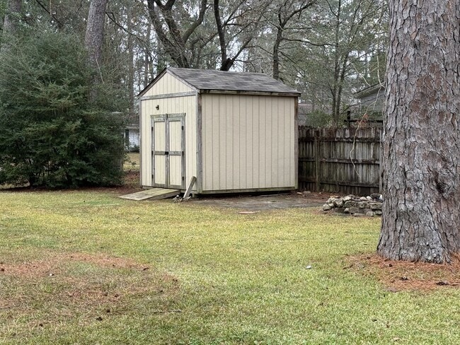 Photo - 200 Royalwood St