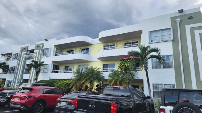 Photo - 10785 SW 108th Ave Unit 105