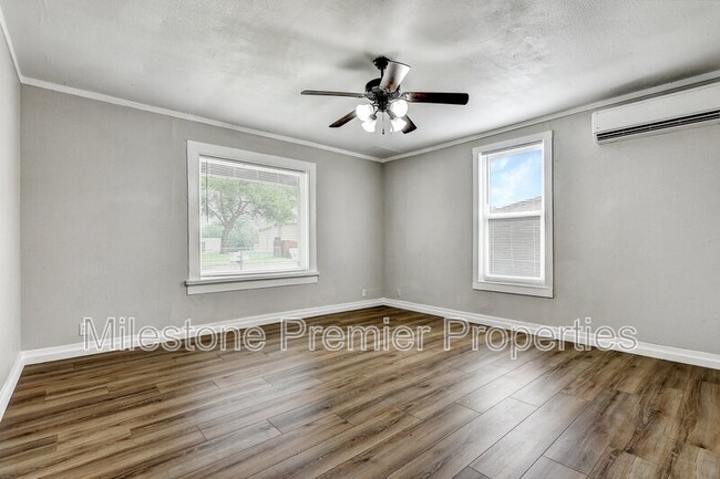 Photo - 326 W Sears St