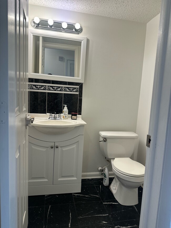 Photo - 1219 Kater St