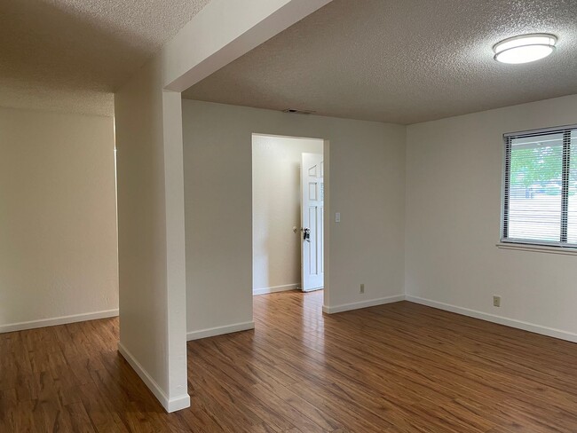 Photo - Spacious 3 Bed 2 Bath Home-Located on a Corner Lot in Quiet Neighborhhood