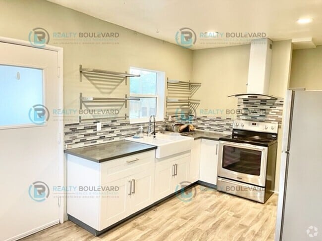 Building Photo - 590 Stewart St Unit 1 (Upstairs) Rental