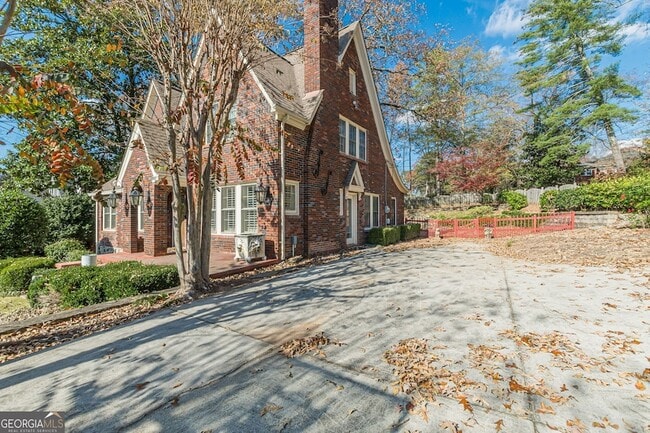 Photo - 1957 Walker Ave