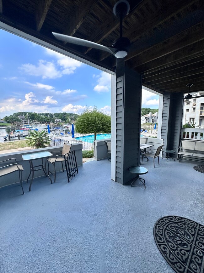 Building Photo - 18713 Vineyard Point Ln Unit Lakefront Ground Floor 2B