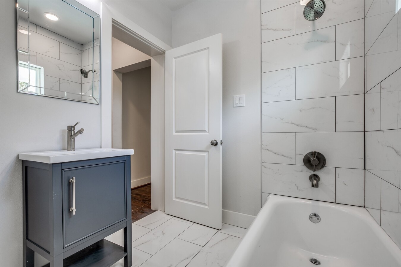 Photo - 2221 Rosewood St