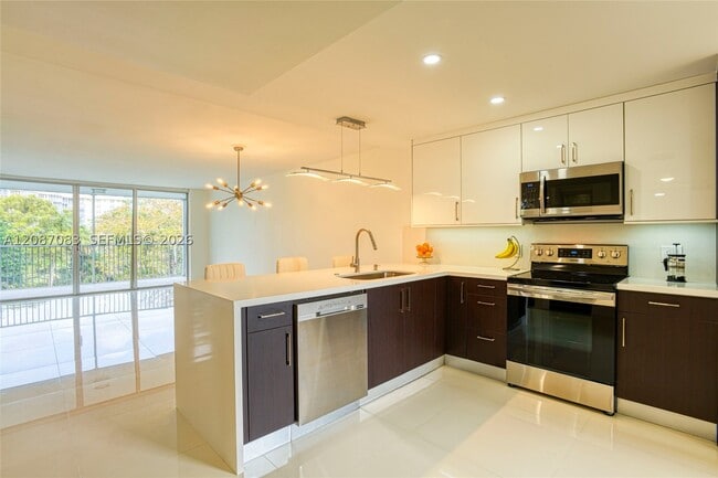 Building Photo - 535 Oaks Dr Unit 510