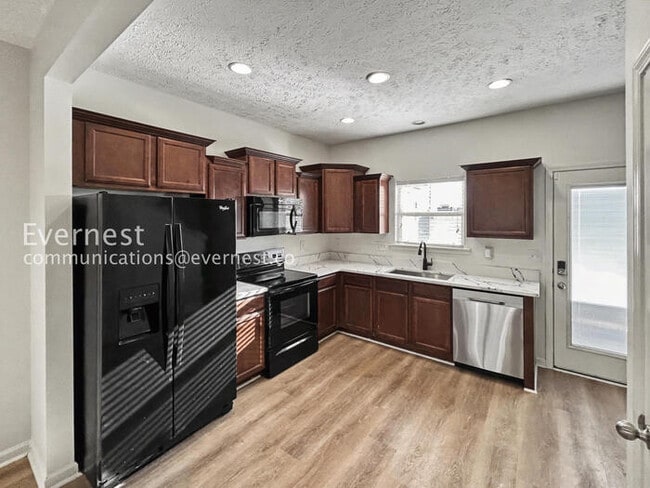 Photo - 2 Bed/2.5 Bath Townhome with Fenced Yard / Pet-Friendly / Available Now!