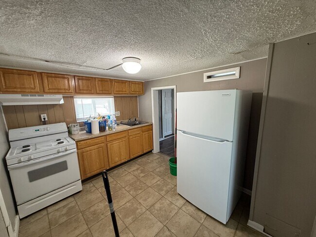Photo - 1503 W 16th St Unit 1503 1/2 W 16th St