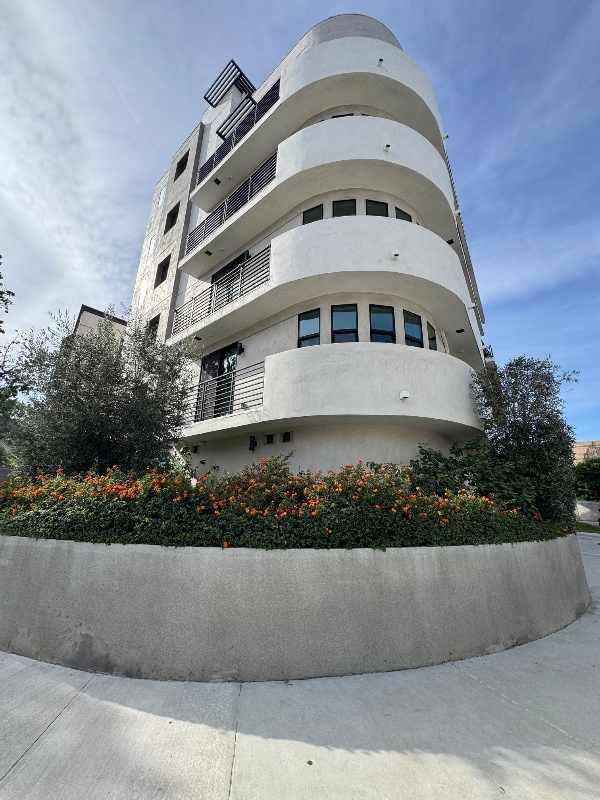 Building Photo - 4383 N Sepulveda Blvd