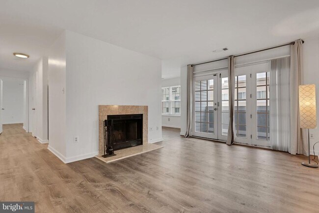 Photo - 6423 Richmond Hwy Apartment Unit 302