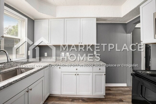 Photo - 7211 Packard Ave