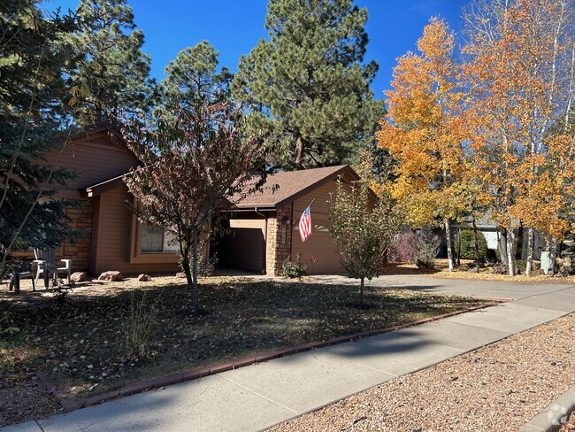 Building Photo - 2407 S Rocking Horse Ln Rental