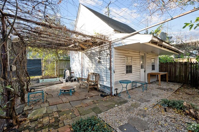 Building Photo - 1959 Lexington St Rental