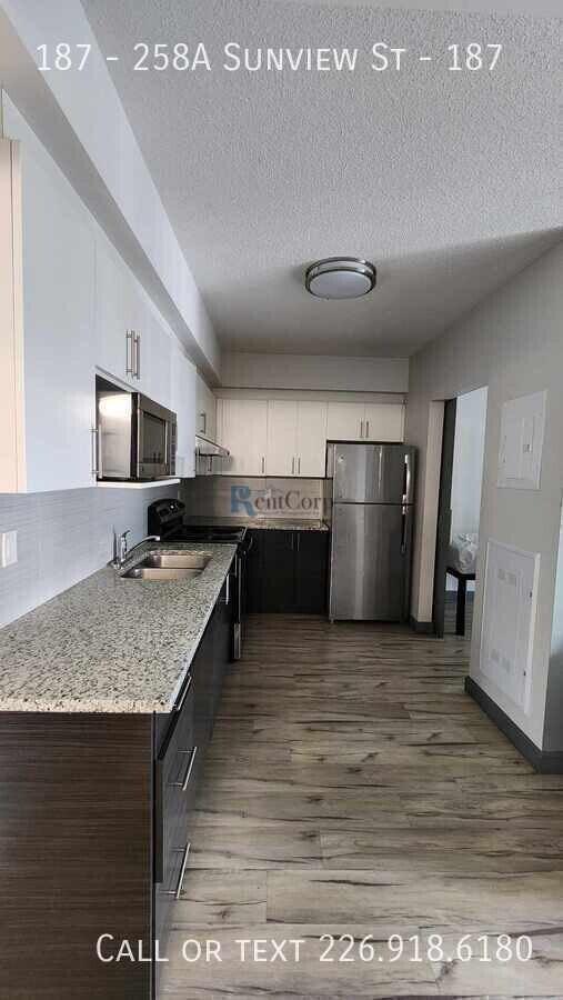 Photo - 258A-258A Sunview St