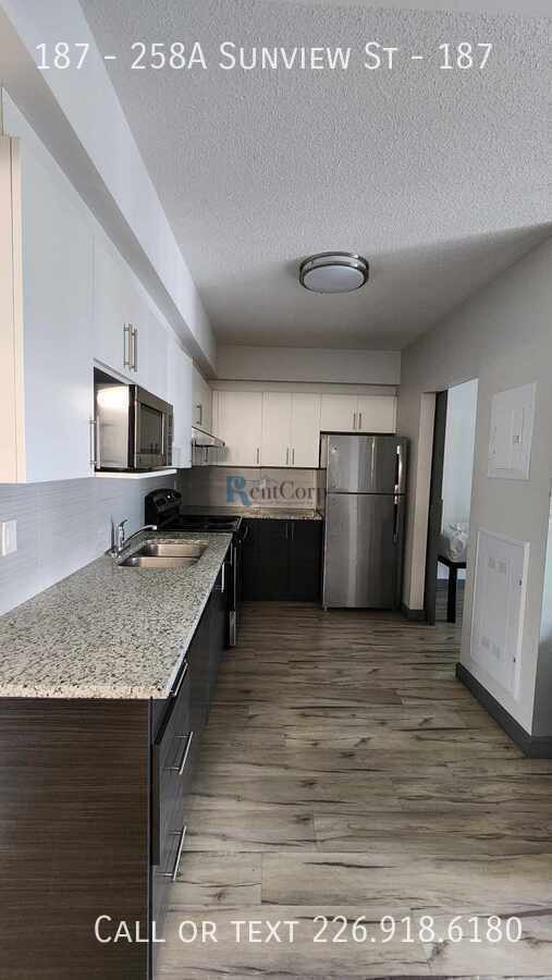 Photo - 258A-258A Sunview St