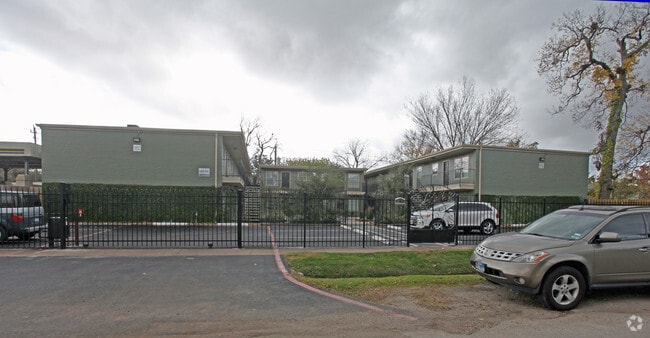 214 W 17th St Apartments - The Heights Collection - 214 W 17th