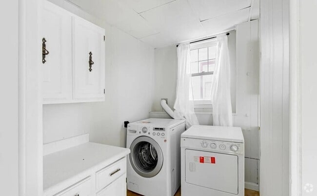 Building Photo - 31 Falcon St Unit 2 Rental