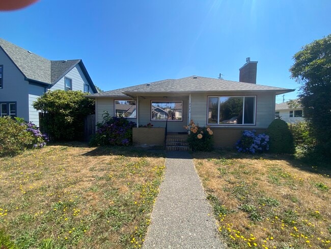 Encantador porche de mediados de siglo - 2575 Sheridan Ave