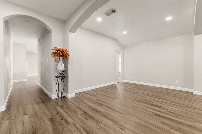 Photo - 9431 Water Edge Point Ln