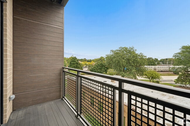A1 1BR, 1BA - 770SF - Balcony