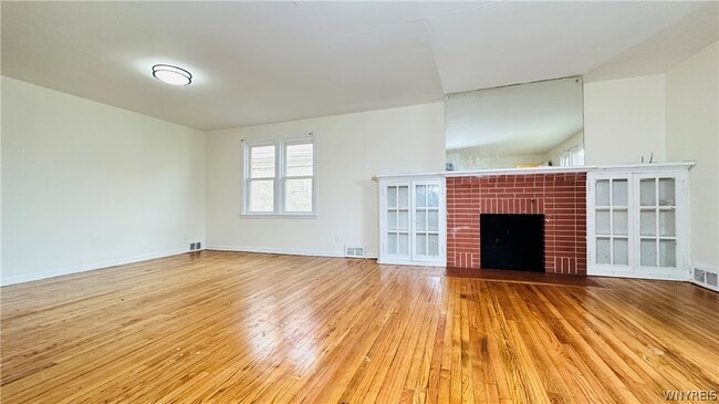 1553 Whitney Ave