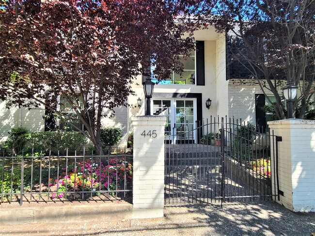 Spacious & Bright 3-Bedroom Condo in Menlo... - Spacious & Bright 3-Bedroom Condo in Menlo...