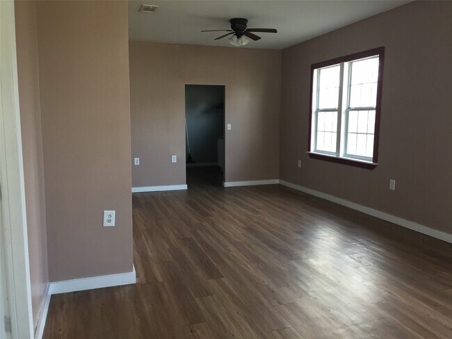 Photo - 310 Foerster St