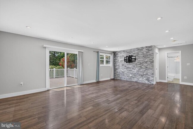 Photo - 1604 Martha Terrace