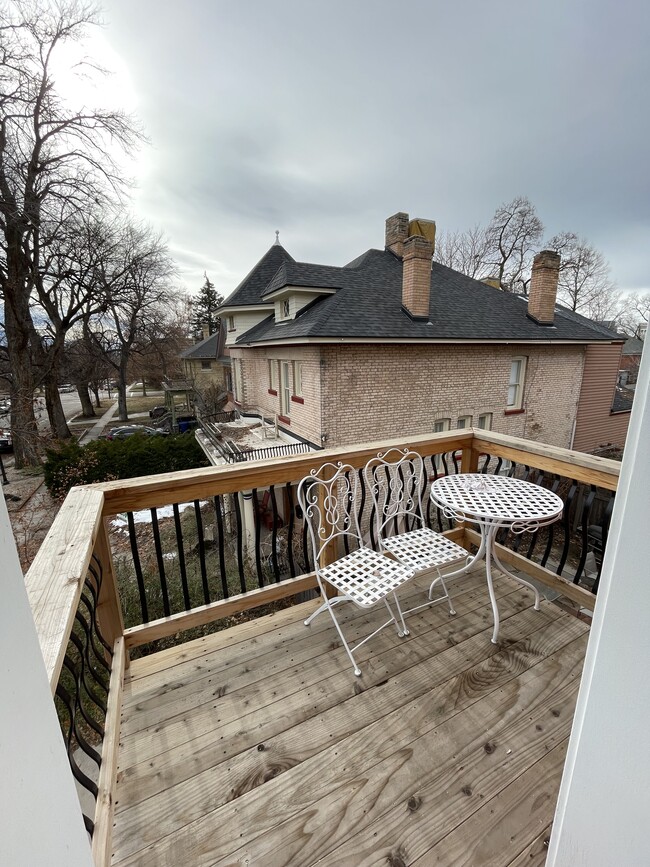 Photo - 486-1 E 3rd Ave