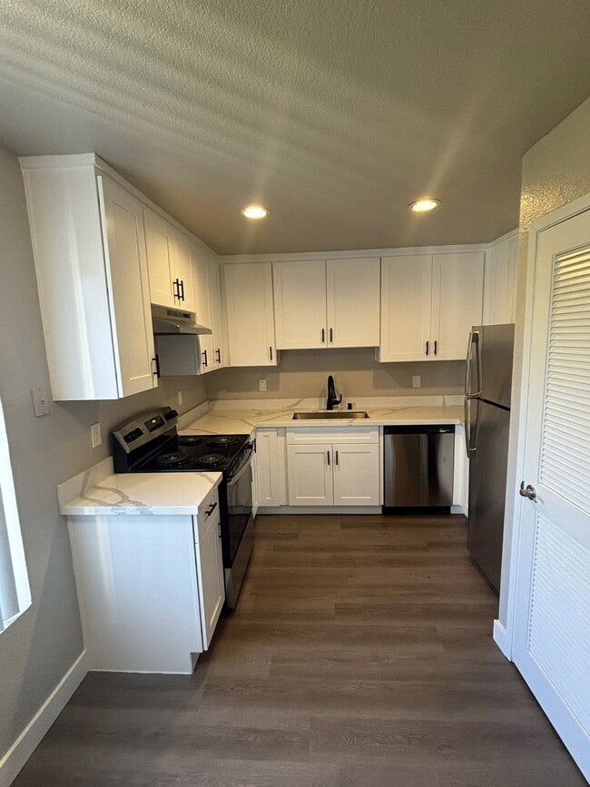 STAINLESS STEEL APPLIANCES