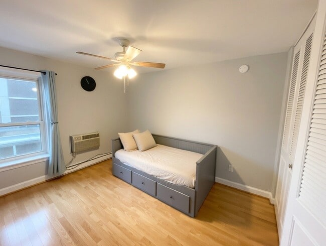 Photo - 6121 N Sheridan Rd