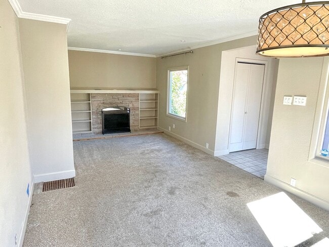 Photo - Woodstock area, 1 bedroom, 1 bath with finished basement