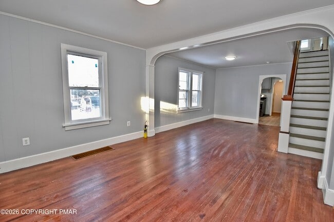 Photo - 198 Grove St