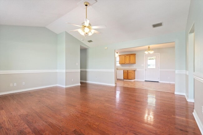 Photo - 3/2 OFF SILVERHILL AVE