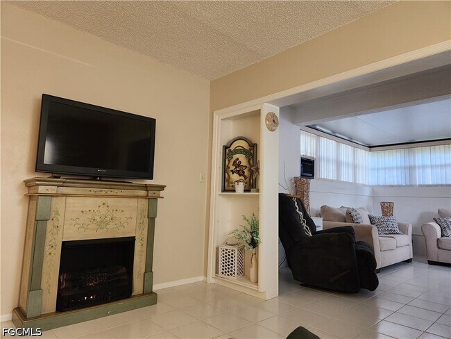 1064 Villa Dr Unidad C103