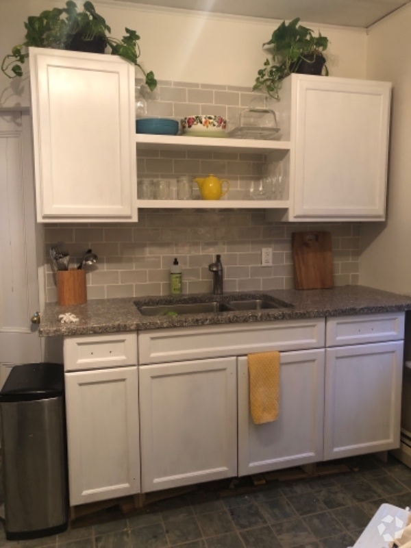 Building Photo - 4 Rice St Unit 2 Rental