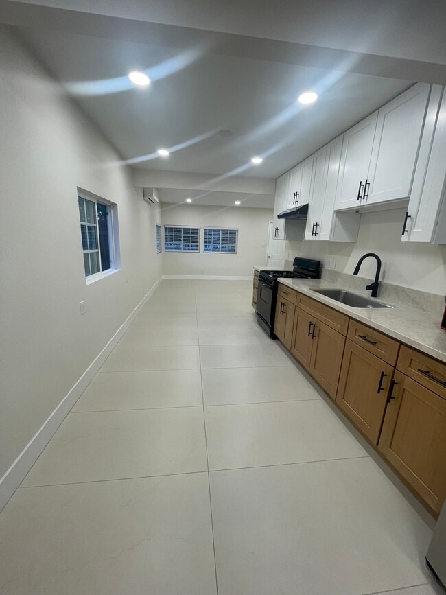 Photo - 3608 W Valencia Dr