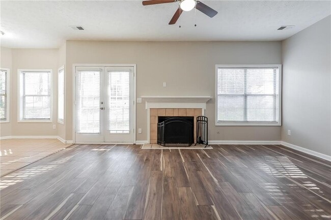 Photo - 652 Stonemill Manor