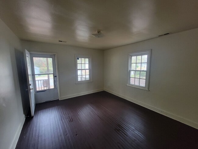 Photo - 2 Bedroom 1 Bathroom Duplex!