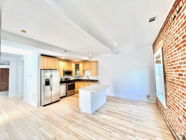 Building Photo - 800 E 18th Ave Unit 202 Rental